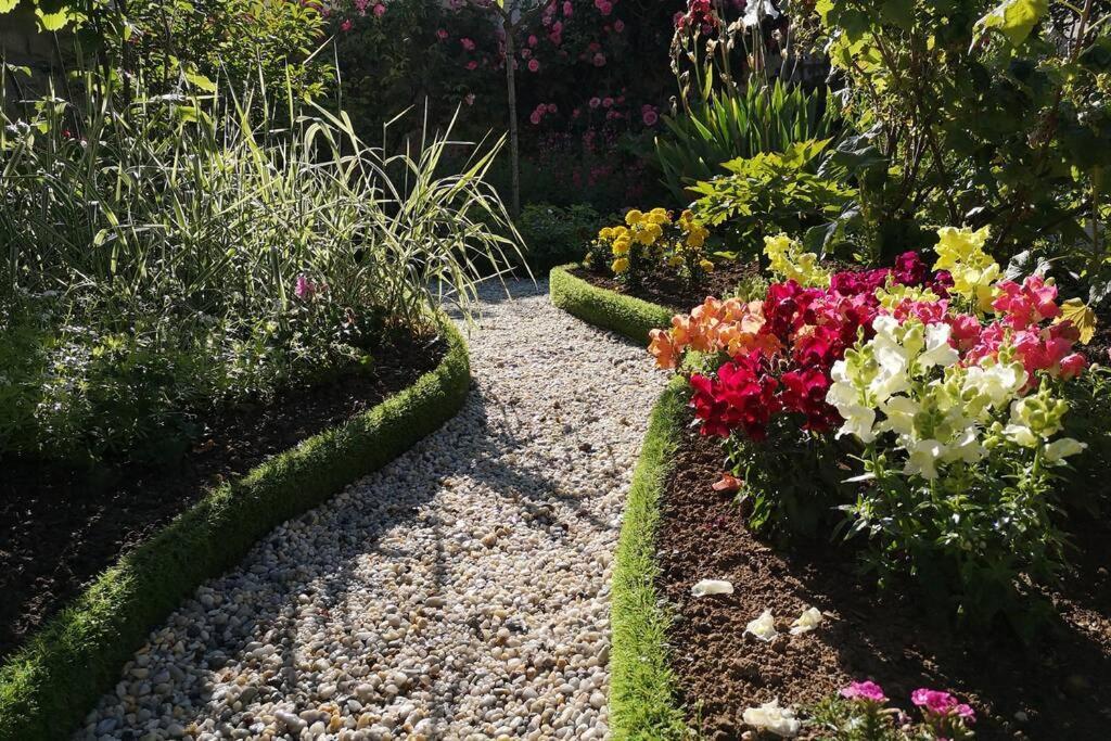 La Roseliere Maison Plain Pied Confortable Belle Decoration Jardin Magnifique 10 Mn A Pied Centre Ville Bayeux Proche Plages Du Debarquement المظهر الخارجي الصورة