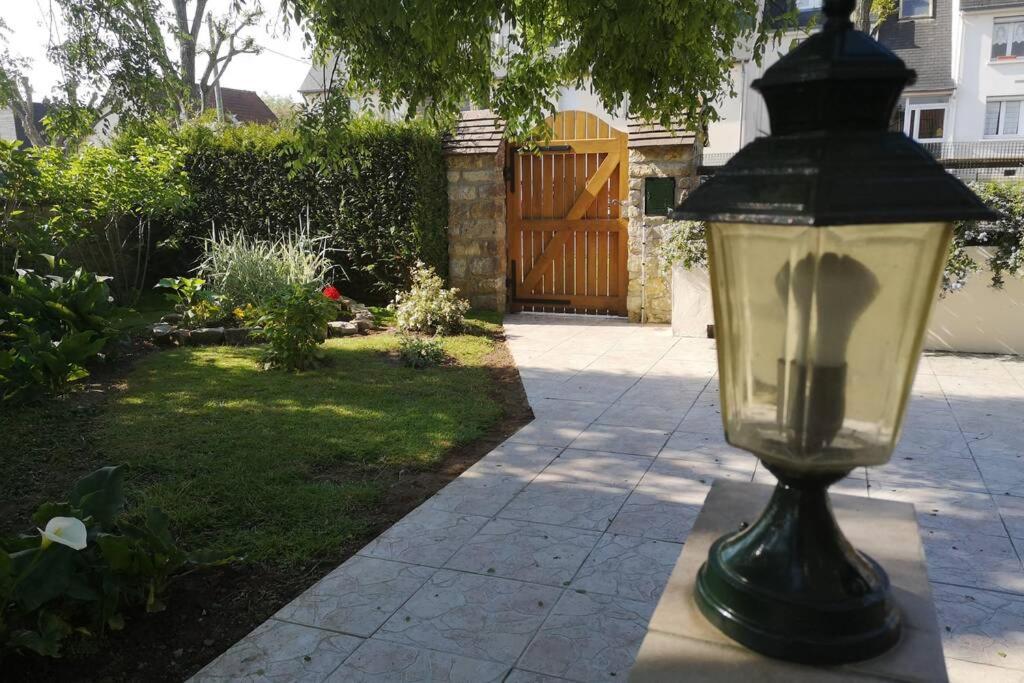 La Roseliere Maison Plain Pied Confortable Belle Decoration Jardin Magnifique 10 Mn A Pied Centre Ville Bayeux Proche Plages Du Debarquement المظهر الخارجي الصورة