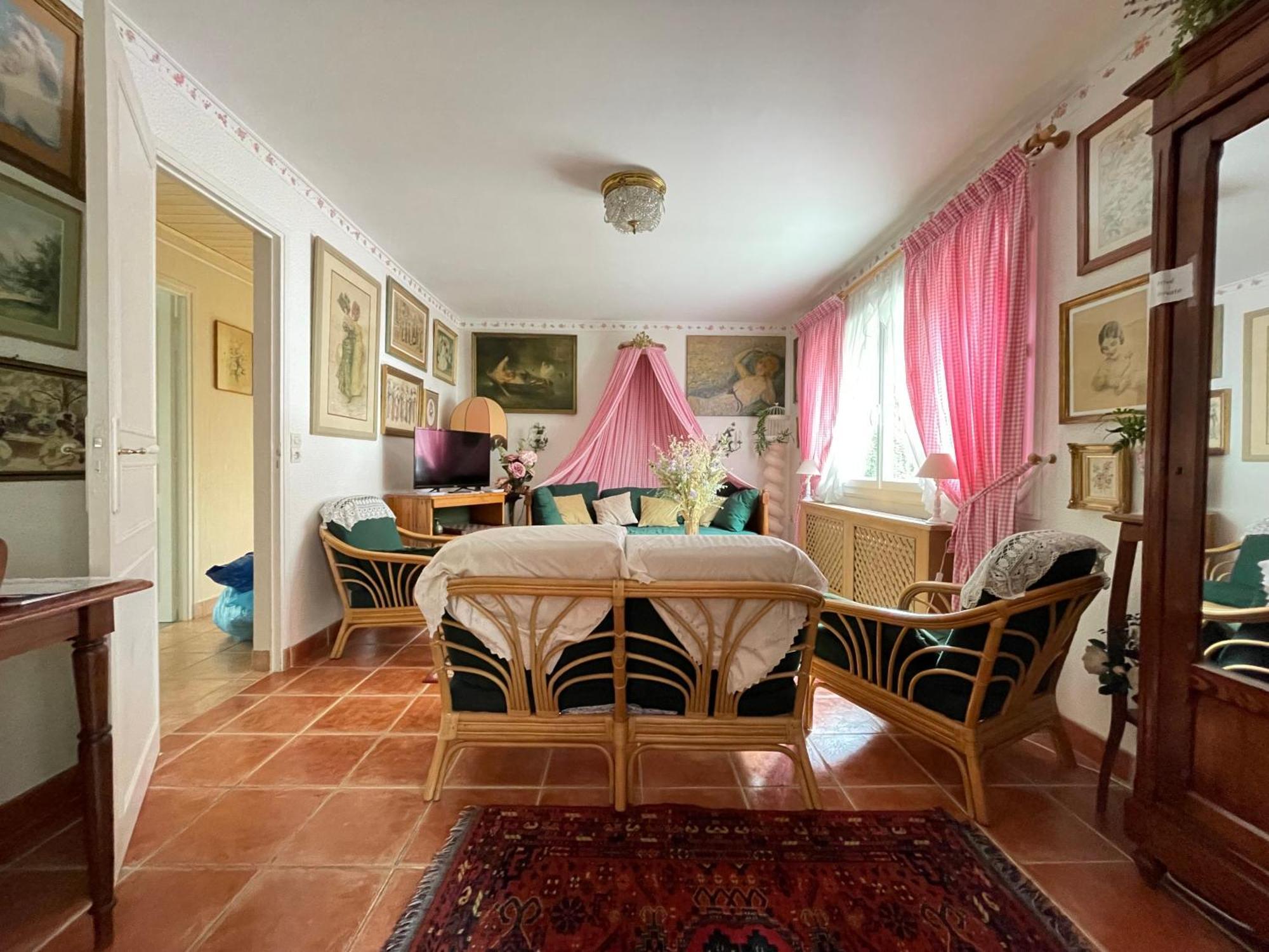 La Roseliere Maison Plain Pied Confortable Belle Decoration Jardin Magnifique 10 Mn A Pied Centre Ville Bayeux Proche Plages Du Debarquement المظهر الخارجي الصورة